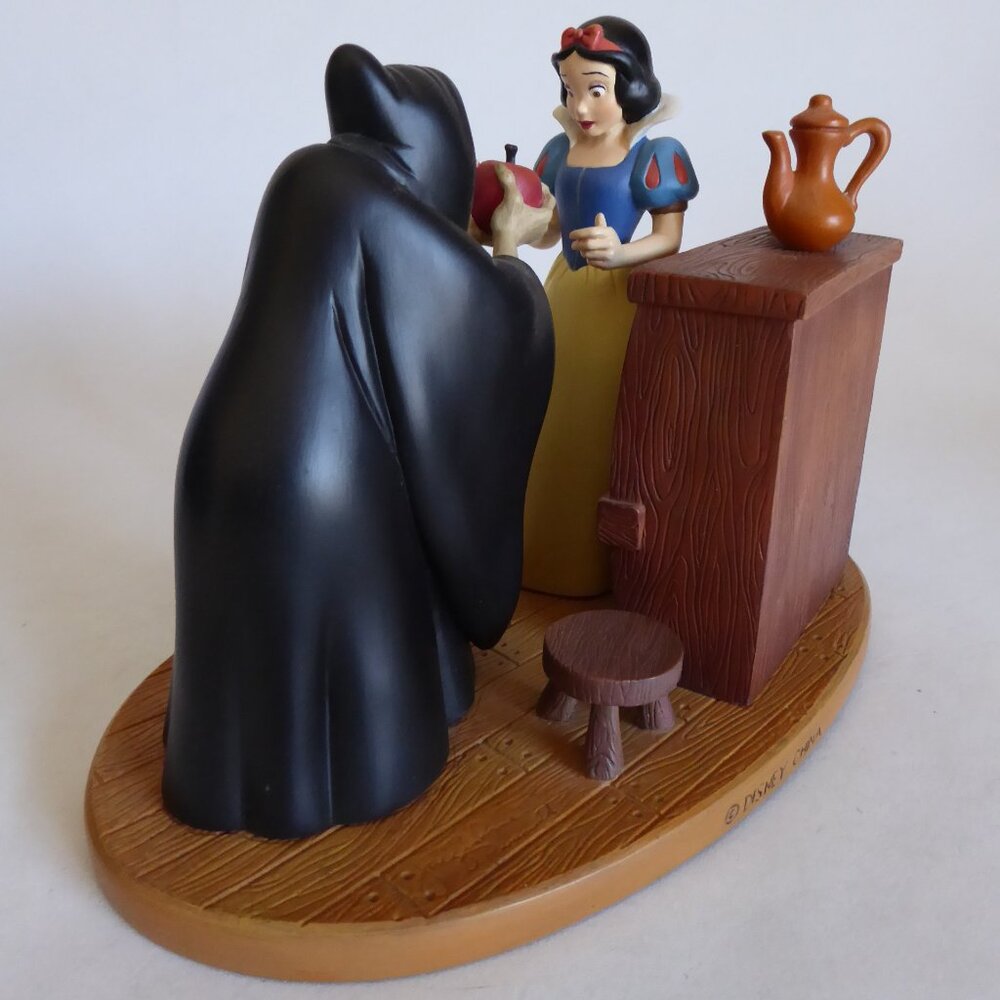 NEW 1999 LE #747/2500 WALT DISNEY GALLERY SNOW WHITE WITCH HAG POISON APPLE - Picture 3 of 16